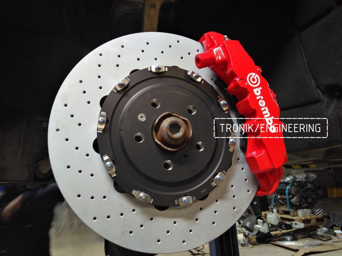 Тормозной диск Brembo 390-36, 8-ми поршневой суппорт Brembo окрашенный в красный цвет с логотипом Brembo для Audi SQ5. Фото 2