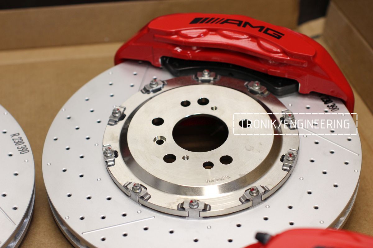 6-ти поршневой передний суппорт Brembo окрашенный в красный, тормозной диск 390-36