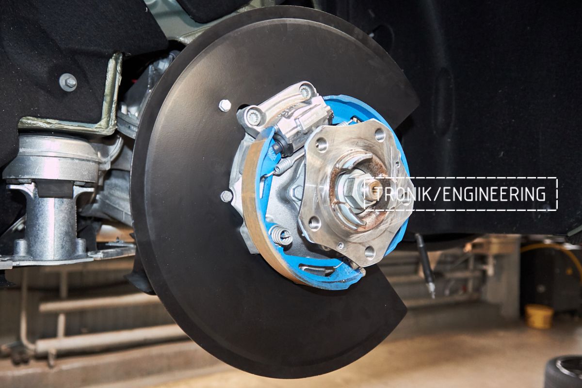Установка карбон-керамической тормозной системы на Bentley Continental GT 2020. Фотография 16