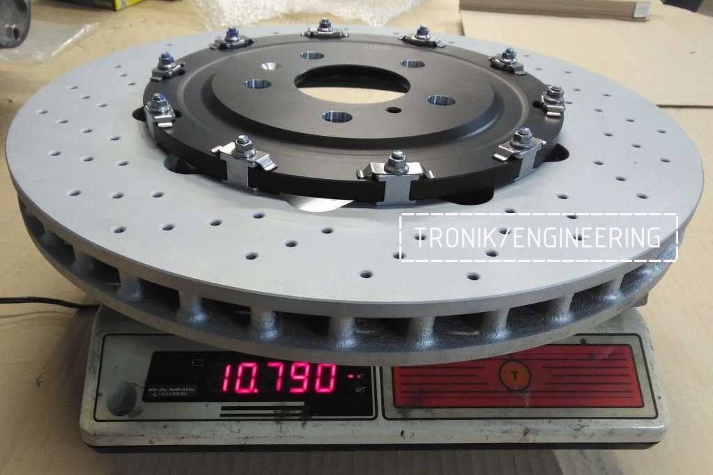 Стандартное взвешивание тормозного диска Audi SQ5. Масса 10 790 грамм