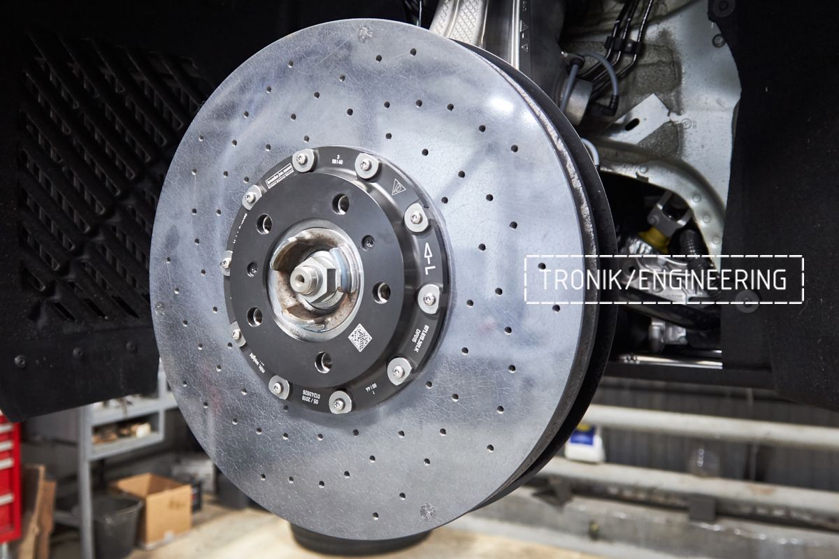 Установка карбон-керамической тормозной системы на Bentley Continental GT 2020. Фотография 21