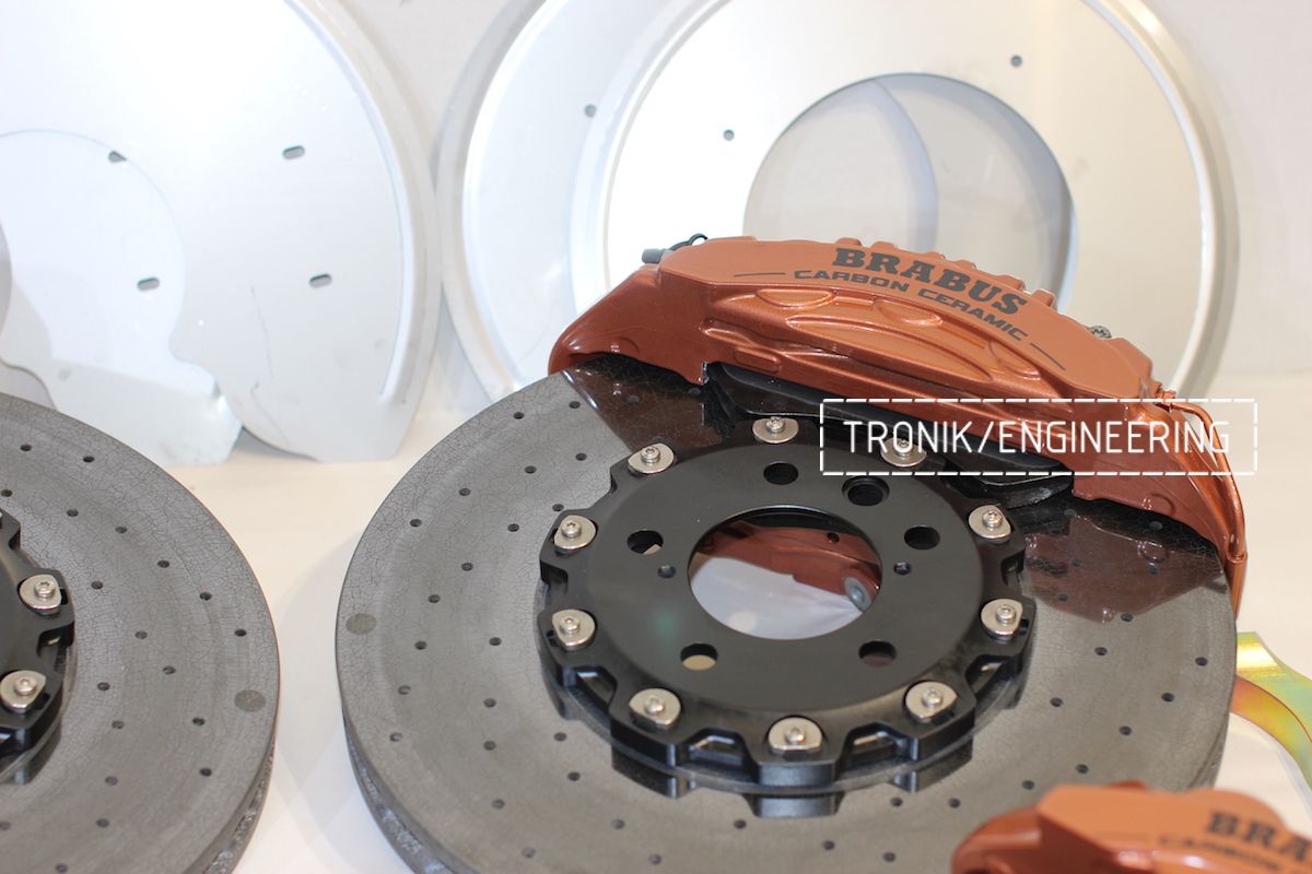 Передний левый 6-ти поршневой тормозной суппорт и карбон-керамический тормозной диск 402-39. Фото 2