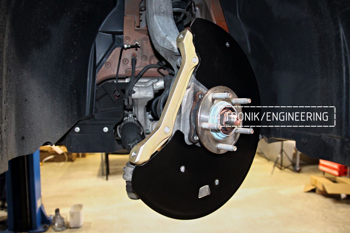 Защита переднего карбон-керамического диска Jaguar F-type. Фото 2