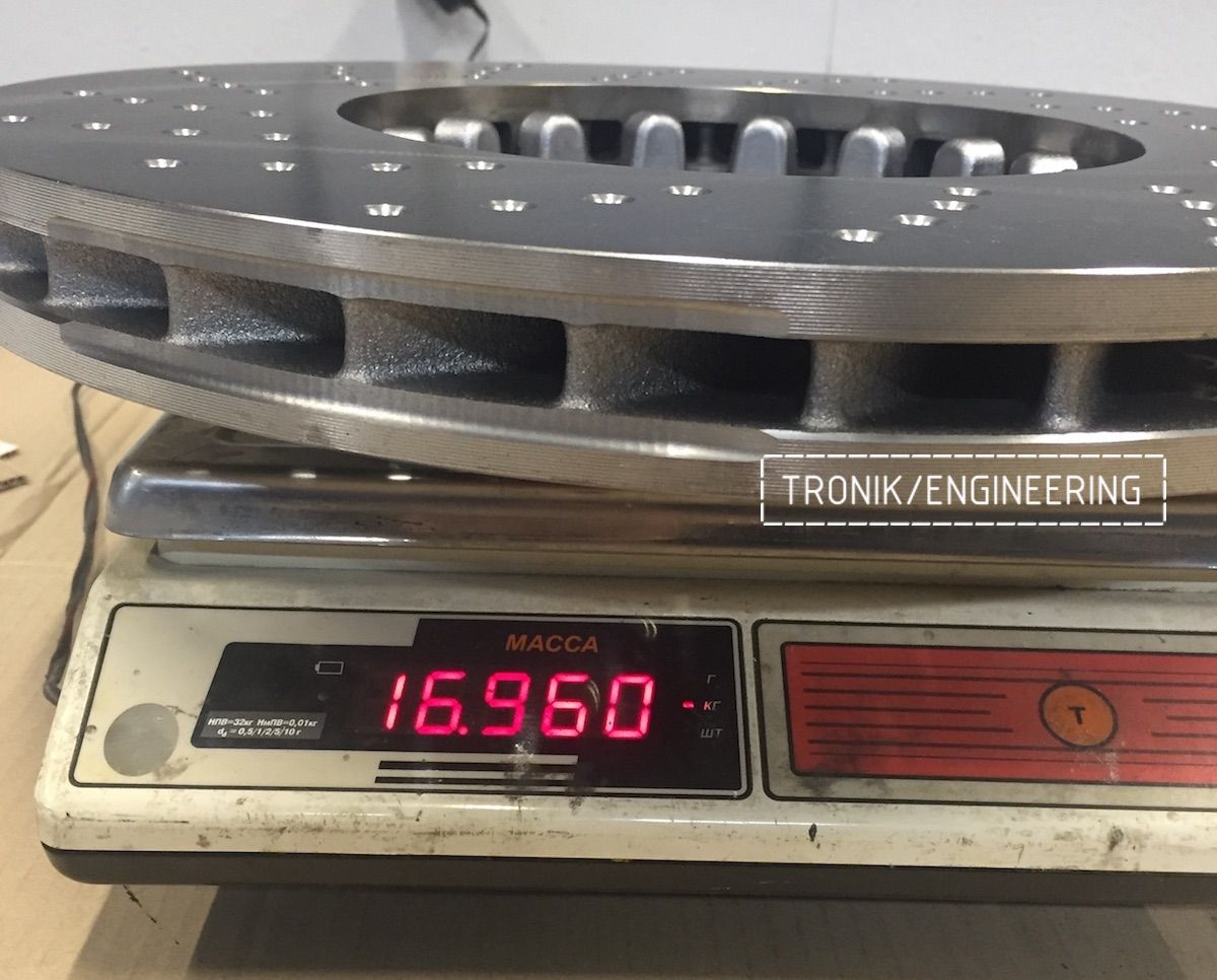 Масса переднего тормозного диска БМВ Х5М/Х6М равна 17 кг