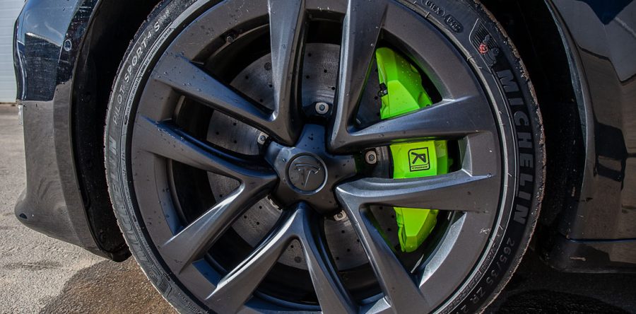 Карбон-керамическая тормозная система Tesla Plaid