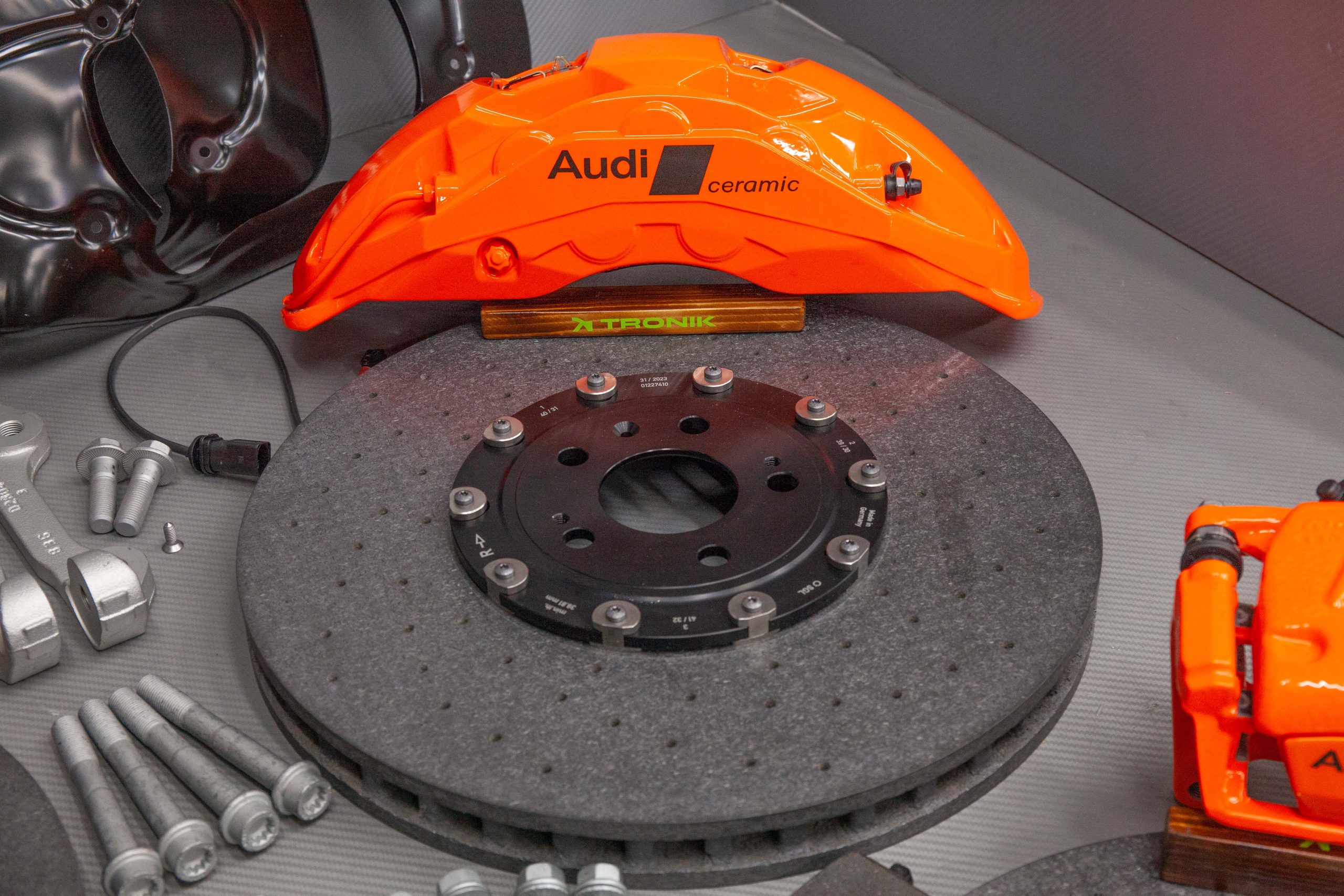 Комплект карбон-керамической тормозной системы Audi RS6. Фото 4