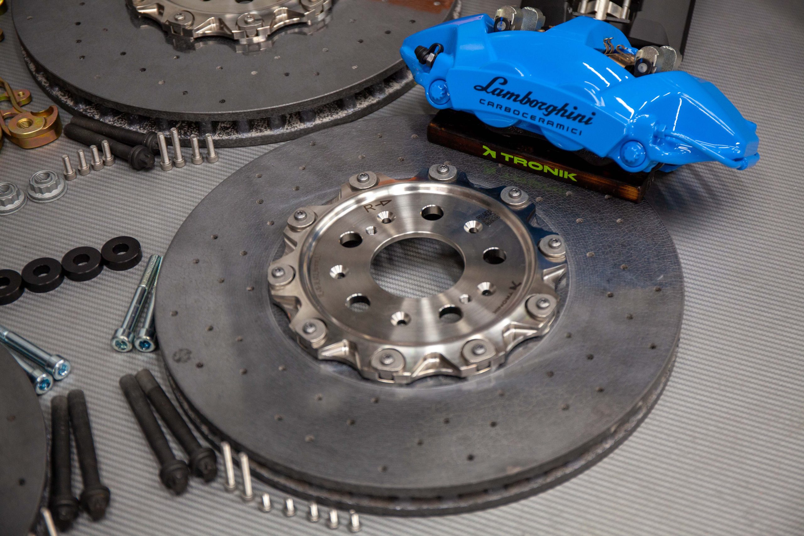 Комплект карбон-керамической тормозной системы для Lamborghini Huracan. Фото 5