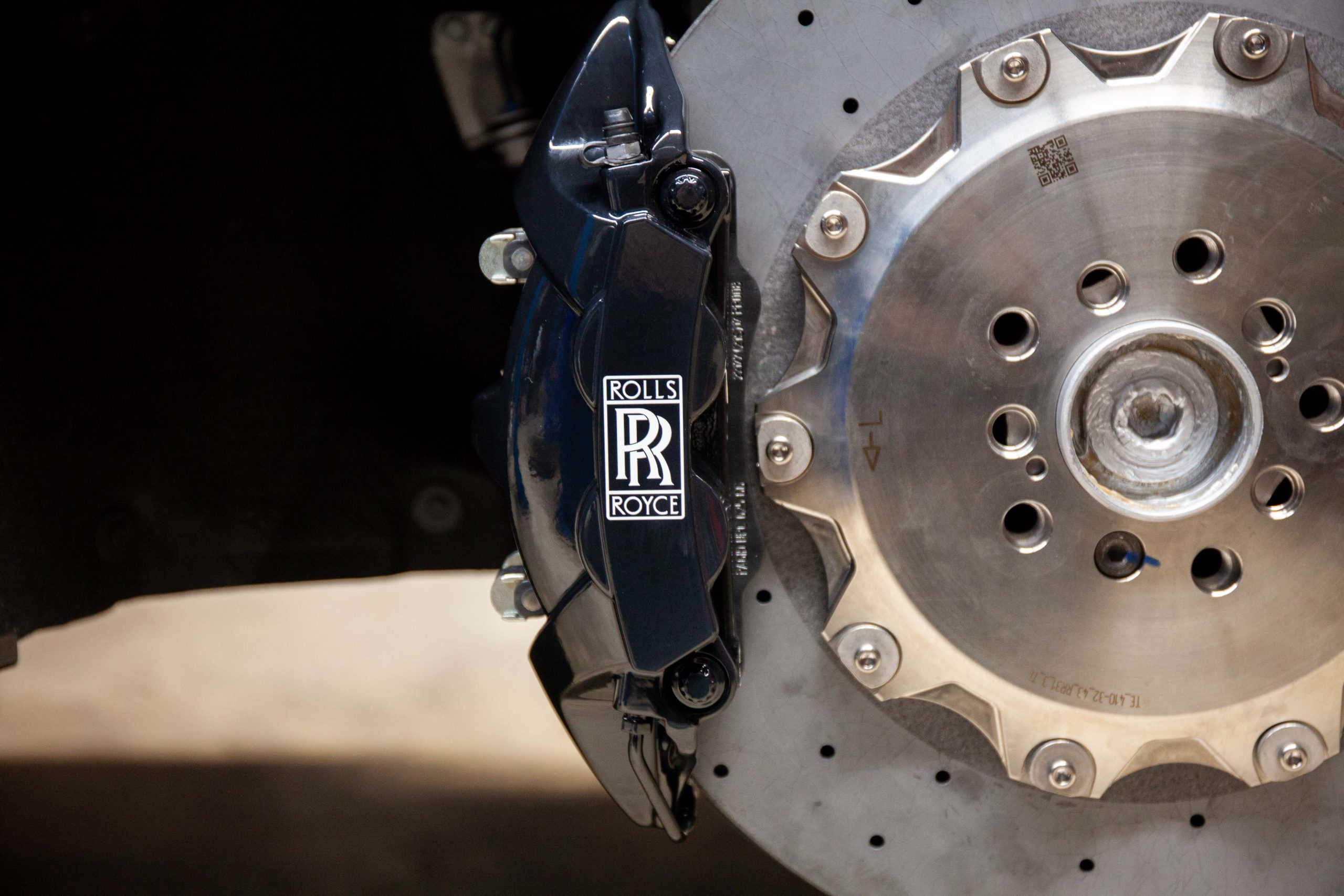 Карбон-керамическая тормозная система Rolls-Royce Phantom. Фото 15