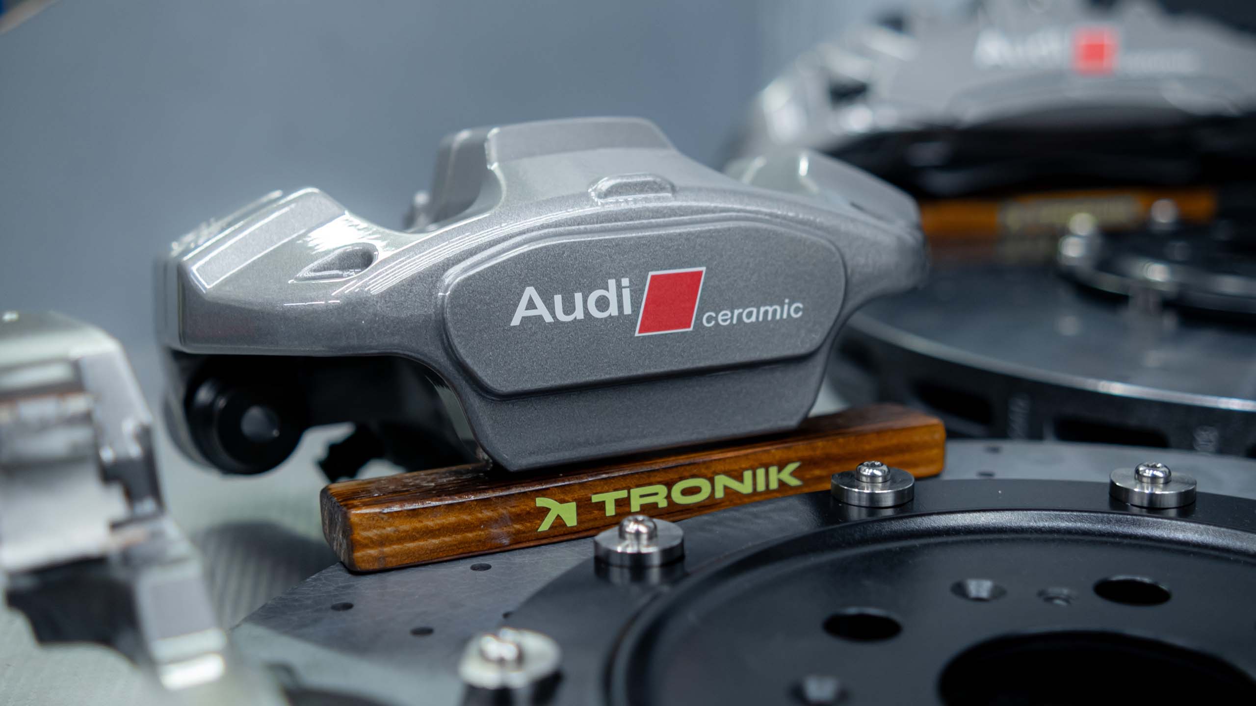 Комплект карбон-керамической тормозной системы для Audi Q6. Фото 10 Комплект карбон-керамической тормозной системы для Audi Q6. Фото 10