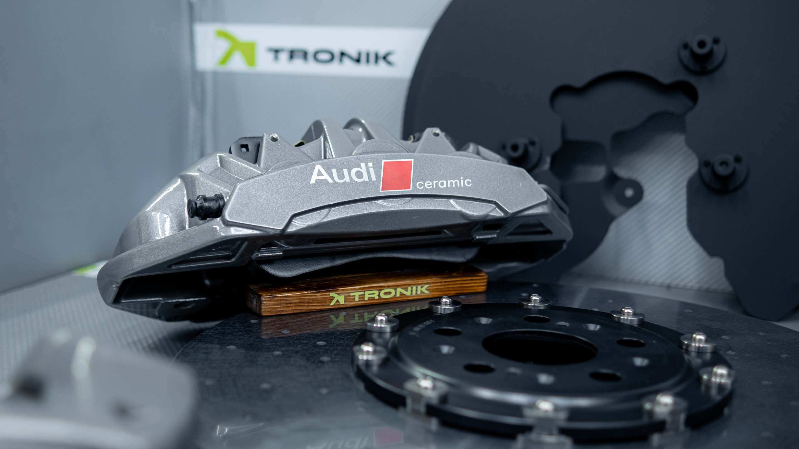 Комплект карбон-керамической тормозной системы для Audi Q6. Фото 11 Комплект карбон-керамической тормозной системы для Audi Q6. Фото 11