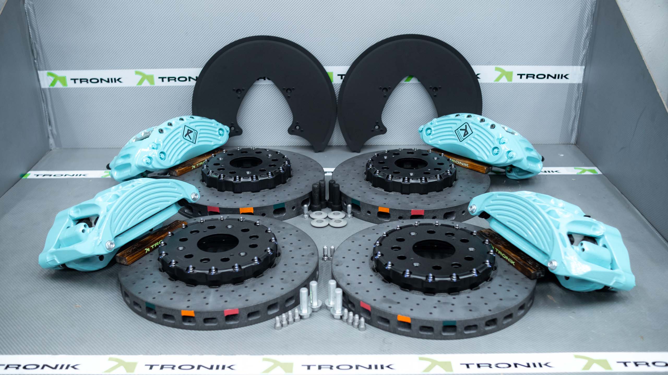 Комплект карбон-керамической тормозной системы для Dodge RAM TRX. Фото 1 Карбон-керамическая тормозная система для Dodge RAM TRX. Фотография 1