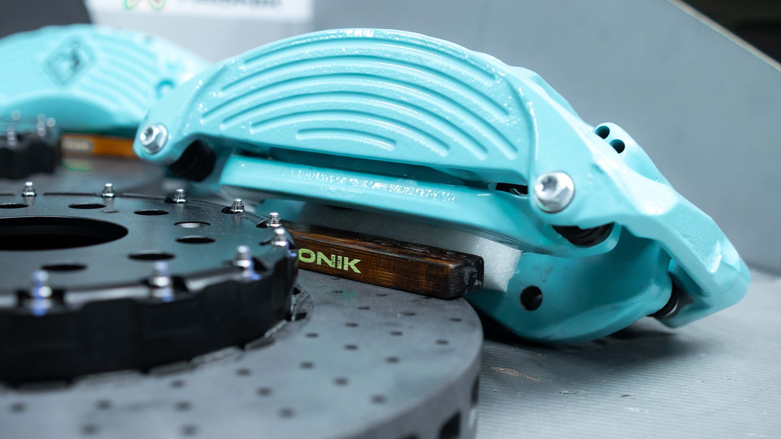 Комплект карбон-керамической тормозной системы для Dodge RAM TRX. Фото 7 Комплект карбон-керамической тормозной системы для Dodge RAM TRX. Фото 7