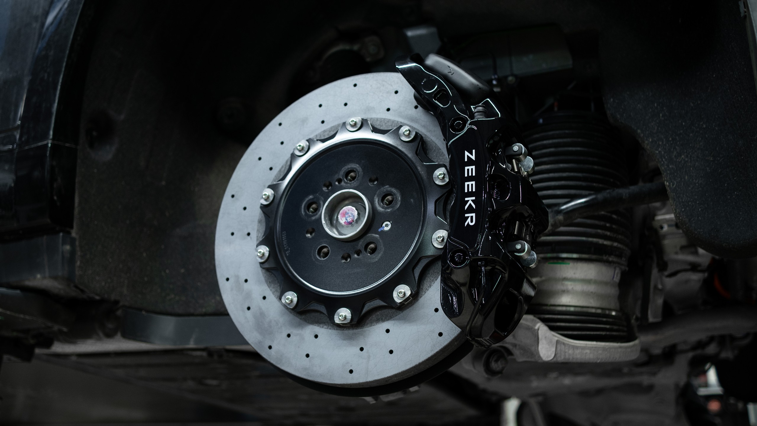 Карбон-керамическая тормозная система для Zeekr 9X. Фотография 4 Карбон-керамическая тормозная система для Zeekr 9X. Фотография 4