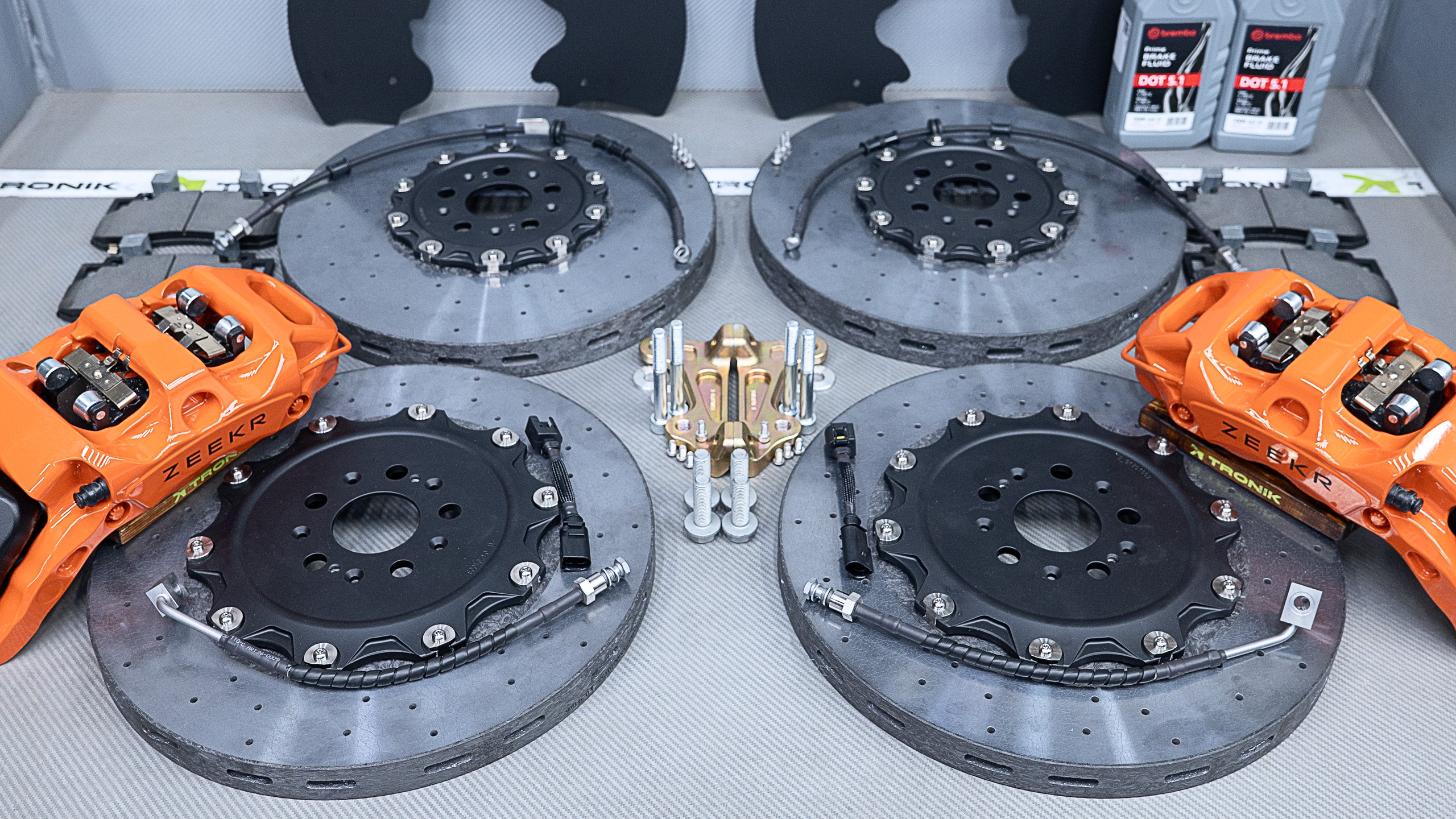 Карбон-керамическая тормозная система для Zeekr 9X 3 Карбон-керамическая тормозная система для Zeekr 9X Фото 3